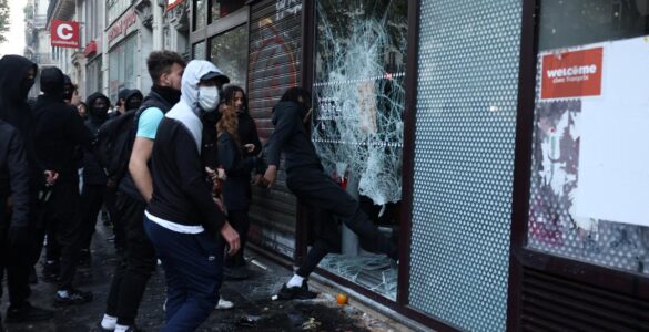 Scène de pillage d'un supermarché à Paris le 17 octobre 2026, photo accompagnant la tribune de Guerrick Fouchet dans Le Figaro