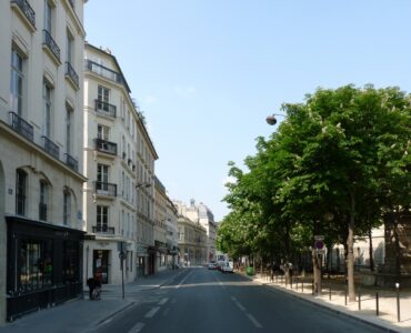 Vue de la rue Bonaparte dans le 6e arrondissement de Paris, où un cambriolage a eu lieu en avril 2023.
