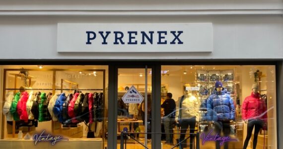 Façade de la boutique Pyrenex au 36 rue de Brest à Lyon, photographiée avant les pillages du 17 octobre 2026. Crédit : Pyrenex.
