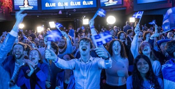 Partisans du Parti québécois célébrant les résultats des élections provinciales à Montréal