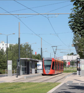 Tramway à l’arrêt Hôpital Debré à Reims, lieu de l’agression signalée le 20 septembre 2026 (photo d’illustration)