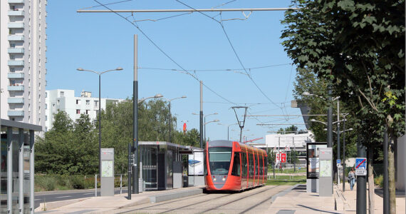 Tramway à l’arrêt Hôpital Debré à Reims, lieu de l’agression signalée le 20 septembre 2026 (photo d’illustration)