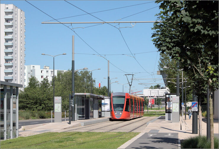 Tramway à l’arrêt Hôpital Debré à Reims, lieu de l’agression signalée le 20 septembre 2026 (photo d’illustration)