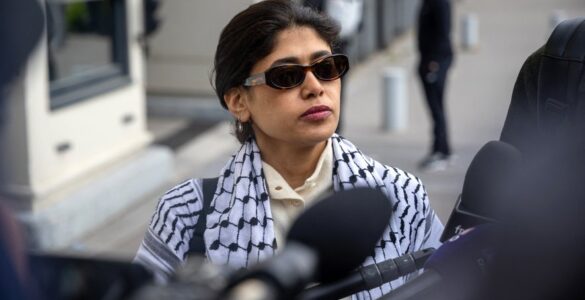 Rima Hassan photographiée devant les journalistes. Photo Christophe Petit Tesson / MAXPPP.