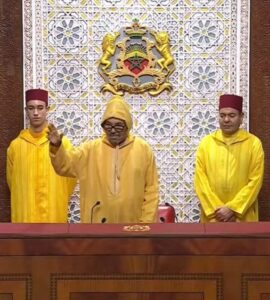 Mohammed VI à l'ouverture du Parlement marocain, Rabat, le 9 octobre 2026. Image SNRT diffusée par LeBrief.