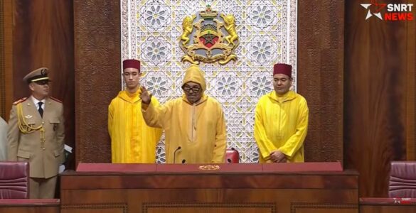 Mohammed VI à l'ouverture du Parlement marocain, Rabat, le 9 octobre 2026. Image SNRT diffusée par LeBrief.