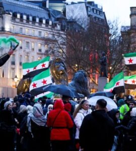 Syriens rassemblés à Trafalgar Square à Londres en décembre 2024