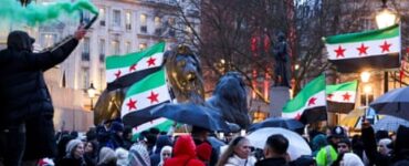 Syriens rassemblés à Trafalgar Square à Londres en décembre 2024