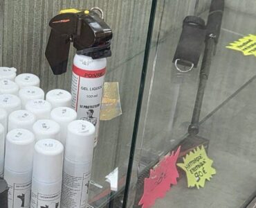 Bombes lacrymogènes à l’armurerie Guarneri de Saint-Étienne