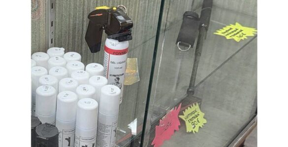 Bombes lacrymogènes à l’armurerie Guarneri de Saint-Étienne