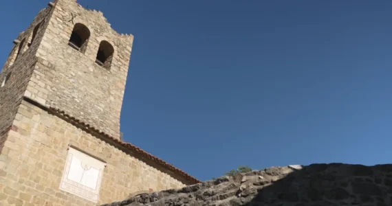 Église Sainte-Marie de Serralongue, victime du vol d'objets religieux. Photo France Télévisions.