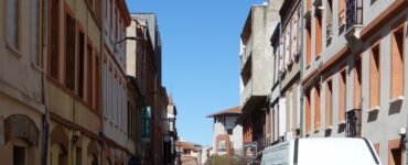 La rue de l’Industrie vue depuis la rue de la Colombette à Toulouse, le 1er avril 2024. Vue d’archive du secteur.