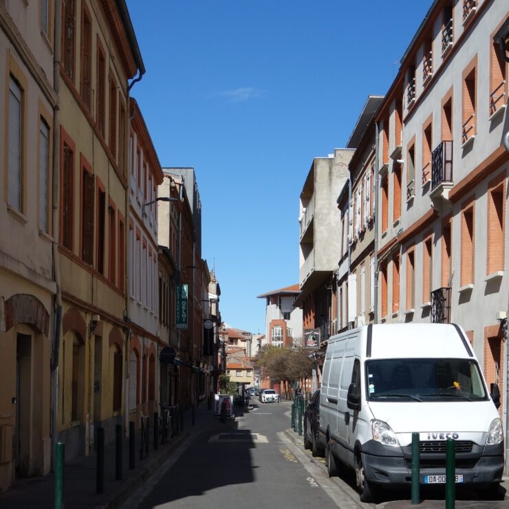 La rue de l’Industrie vue depuis la rue de la Colombette à Toulouse, le 1er avril 2024. Vue d’archive du secteur.