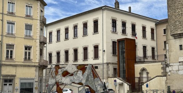 Façade du tribunal judiciaire de Vienne, photographie du 14 mai 2026