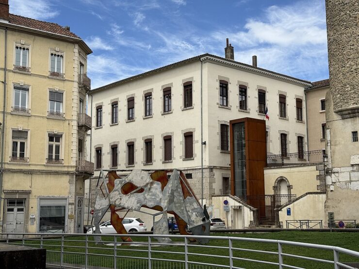 Façade du tribunal judiciaire de Vienne, photographie du 14 mai 2026