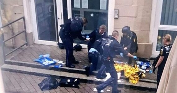 Intervention des policiers dans la cour de l’hôtel de ville de Tuttlingen le 8 octobre 2026. Christian Klemm / dpa.