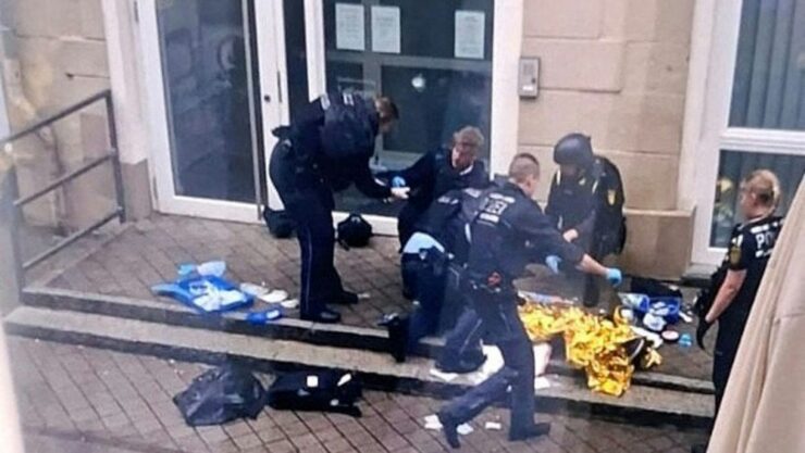 Intervention des policiers dans la cour de l’hôtel de ville de Tuttlingen le 8 octobre 2026. Christian Klemm / dpa.