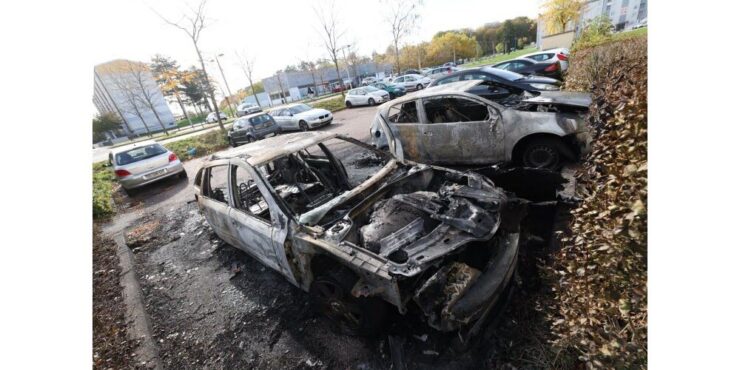 Véhicules incendiés et dégradations à Valentigney le 29 octobre