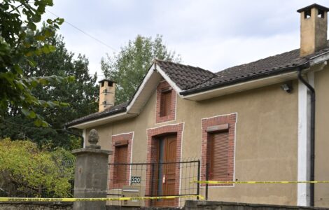 Maison du retraité britannique John Agner placée sous scellés par la gendarmerie à Verlus, Gers, en 2026.