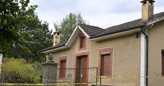 Maison du retraité britannique John Agner placée sous scellés par la gendarmerie à Verlus, Gers, en 2026.