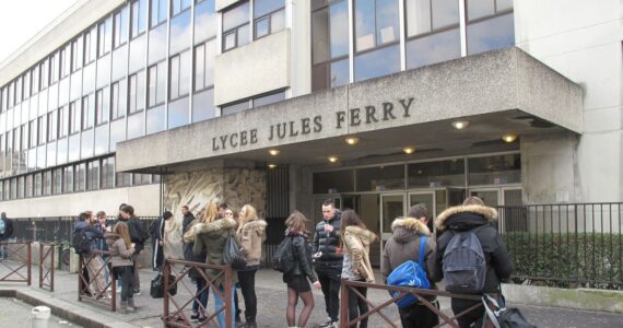 Entrée du lycée Jules-Ferry à Versailles, photographie d’archive publiée en avril 2017