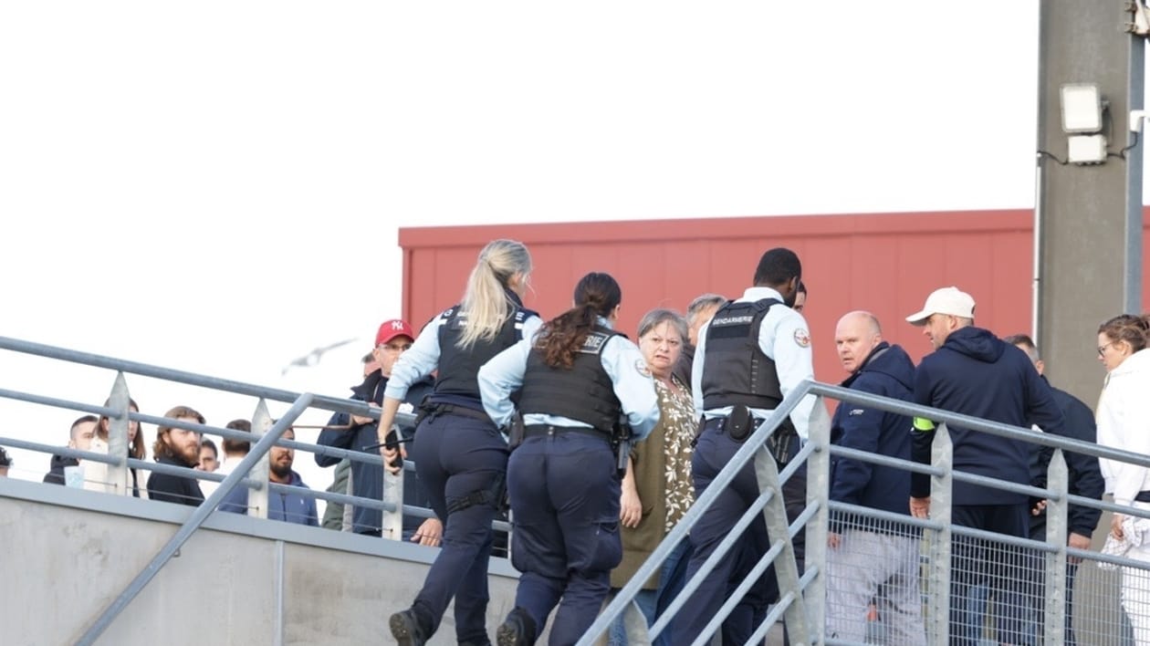 Gendarmes intervenant dans les tribunes lors du match Vigneux-de-Bretagne contre Fontenay Vendée