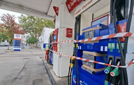 La station-service Esso du cours Tolstoï à Villeurbanne, dégradée en marge des manifestations lycéennes du 13 octobre 2026