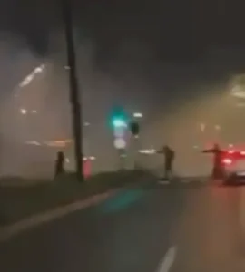 Attaque du commissariat de Vitry-sur-Seine par des tirs de mortiers dans la nuit du 26 au 27 octobre 2026, capture d'écran vidéo diffusée par Actu17