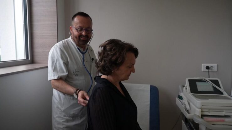 Yannick Neuder lors d’une consultation médicale.