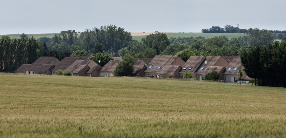 Depuis 2001, cinq familles musulmanes vivent en vase clos à l'Ermitage, un lotissement de pavillons HLM à 500 mètres du centre de Châteauneuf.
